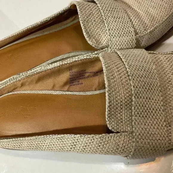 Universal thread slip on flats pointed toe used in good condition size 9.5-10 - Picture 3 of 7